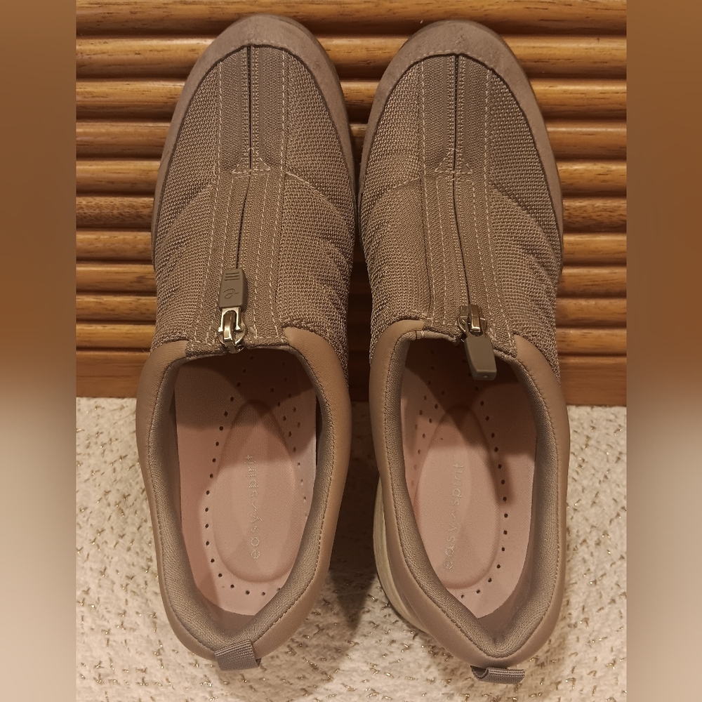 Like NEW! Easy Spirit Be Strong 2 Slip On Taupe/Tan Sneakers. Size 8N